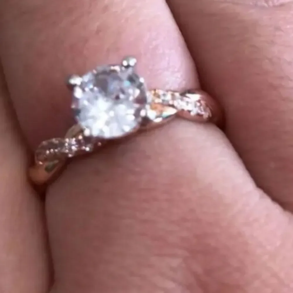 Elegant Rose Golden Diamond Wedding Ring